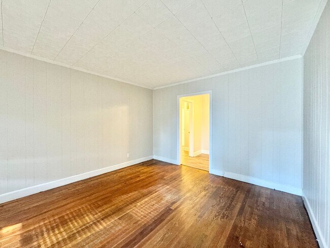 Foto del edificio - 2 BR convenient to Grimsley HS and Midtown