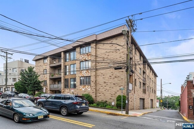 Building Photo - 314 palisade