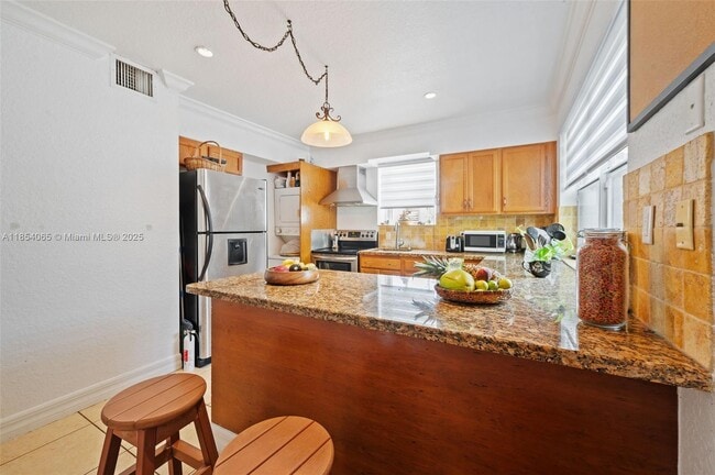 Building Photo - 1701 N Treasure Dr
