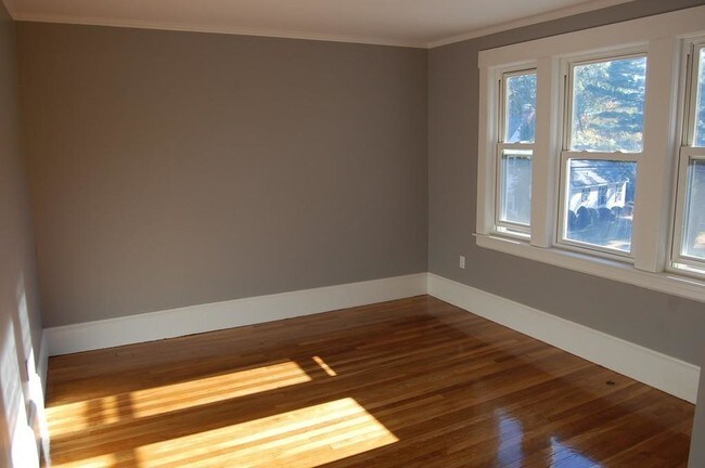 Building Photo - 148 Groton Rd