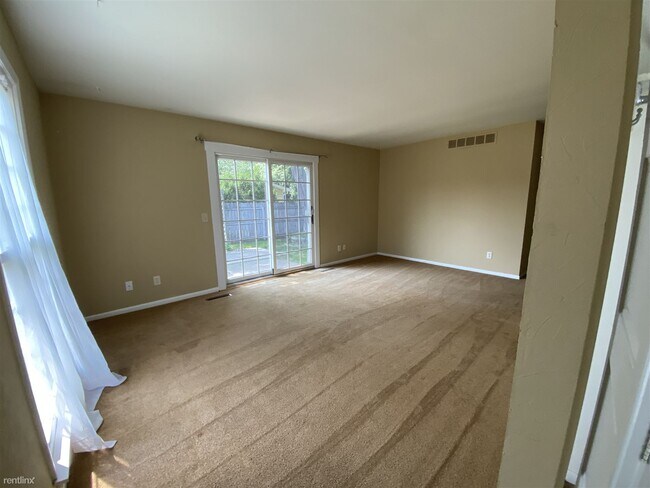 Building Photo - 3 br, 2 bath Duplex - 4740 Norfolk Cir Nor...