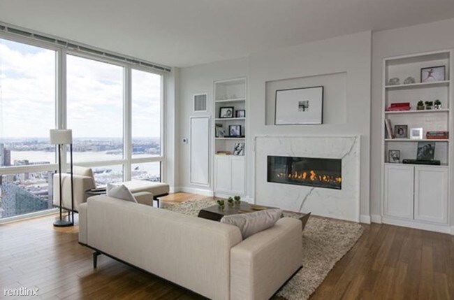 Foto del edificio - 4 br, 3.5 bath House - 160 W 62nd St # 160