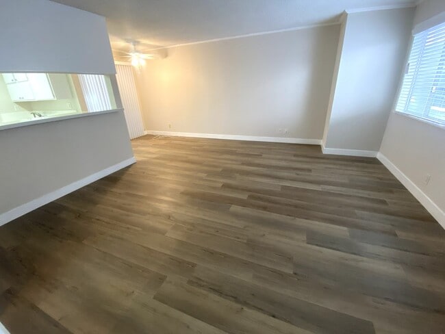 Building Photo - 2 Weeks Free Rent! 2 Bedroom Hermosa Beach Condo - Close to Everything!