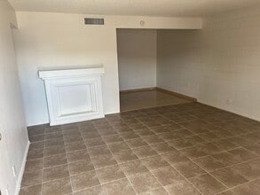 Building Photo - 595 S Royal Crest Cir