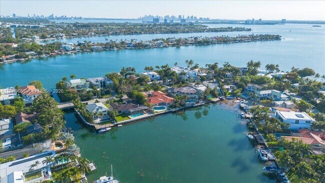 Foto del edificio - 1249 Biscaya Dr