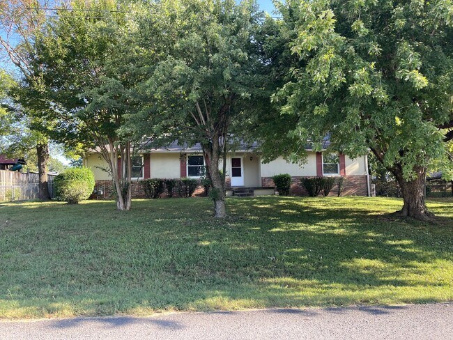 Building Photo - 100 Carbine Ct