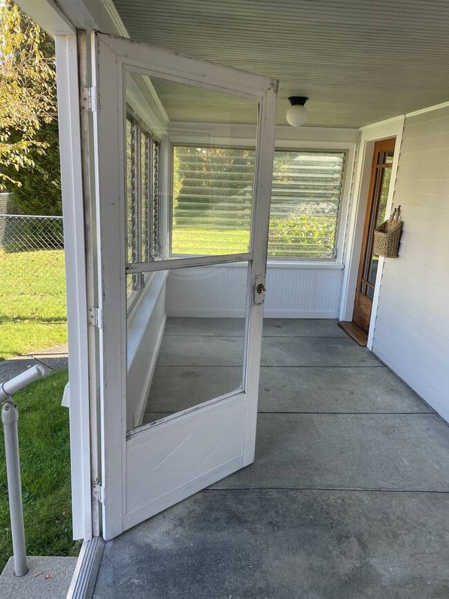 Building Photo - 13 Middle St