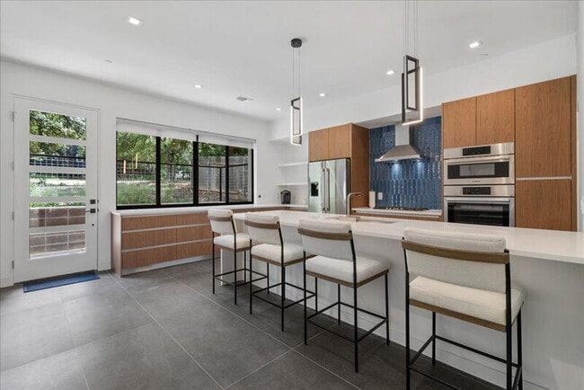 Foto del edificio - 1201 Enfield Rd