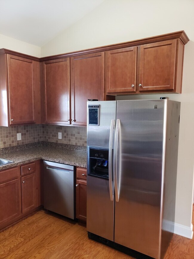 Foto del edificio - Dazzling 3 Bedroom Home with Bonus Room, Fenced Backyard! Located in Cooper Farms!