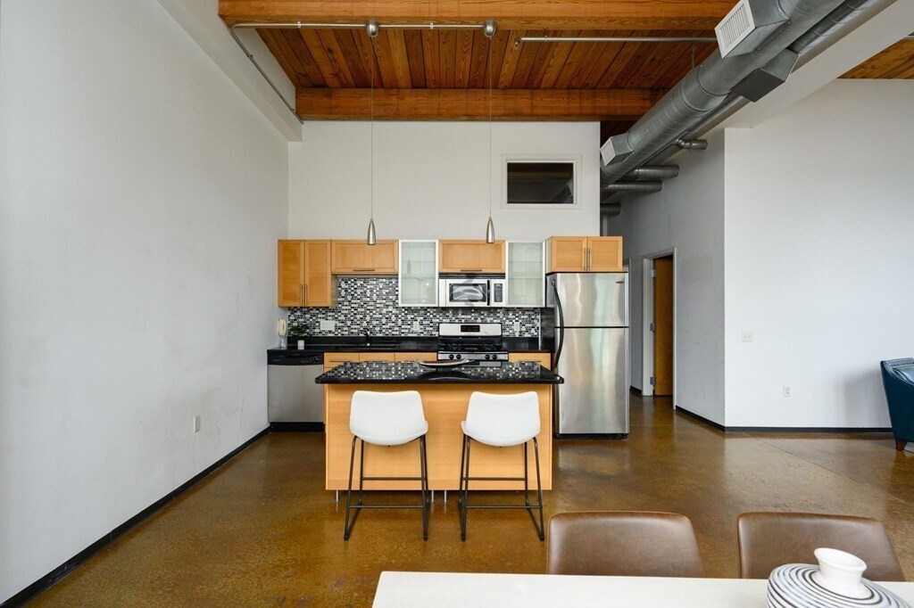 Primary Photo - 118 Holmes St