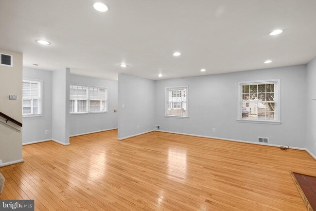 Building Photo - 307 S Fillmore St