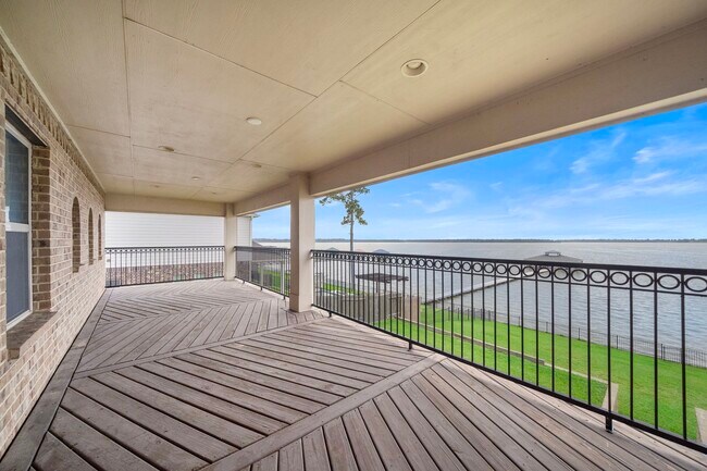 Building Photo - 8530 San Juanico St