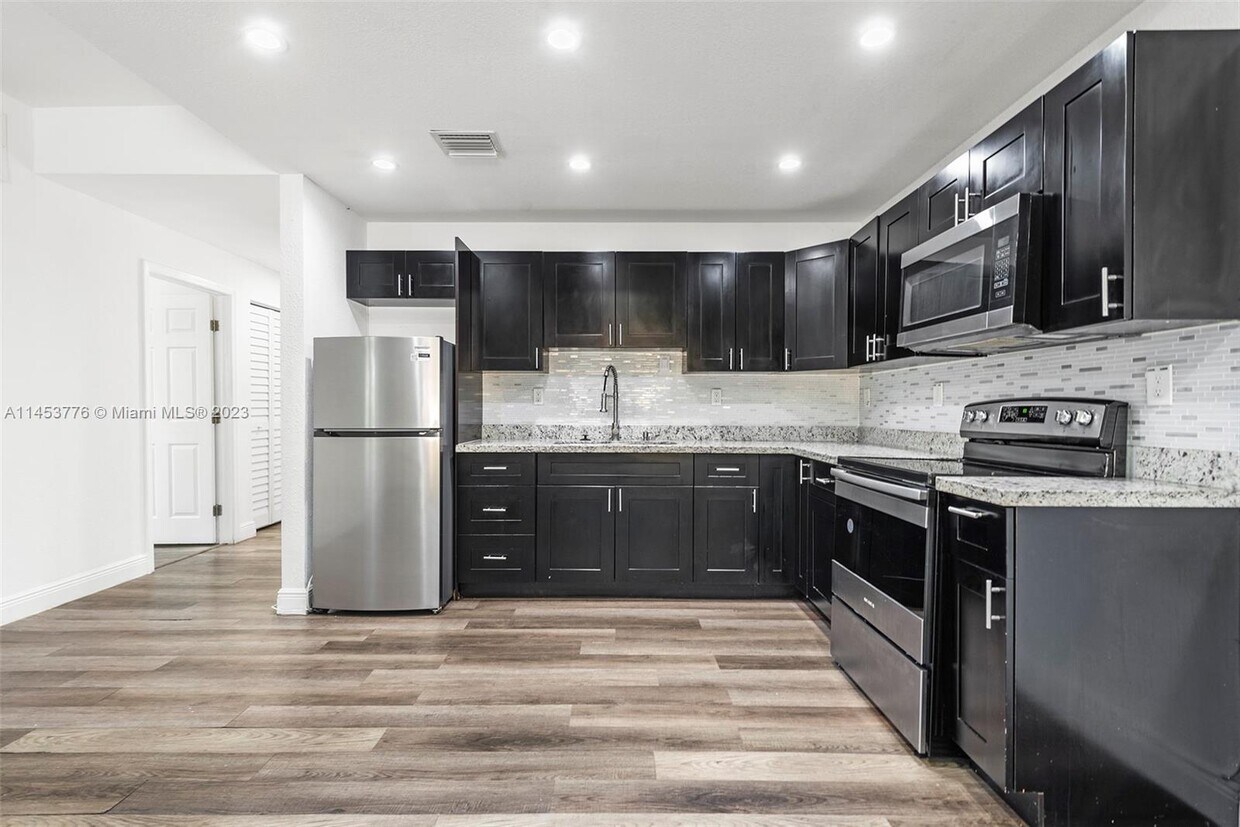 Foto principal - 7705 NW 3rd Ave