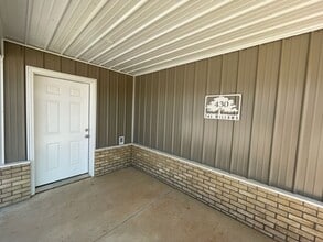 Building Photo - 432 E James Dr