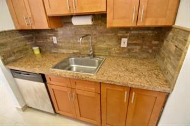 Building Photo - 2000 NE 51st Ct