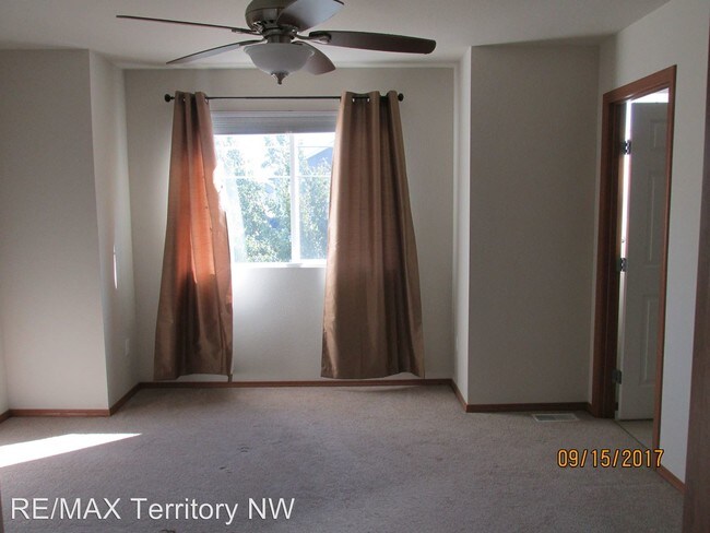 Building Photo - 3 br, 2.5 bath Apartment - 360 Helen Street