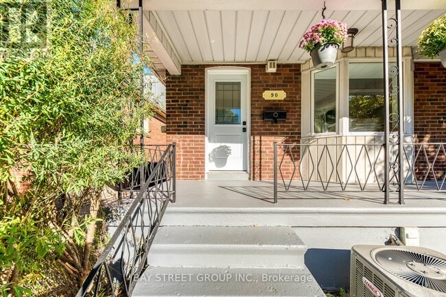 Building Photo - 90 Avondale Ave