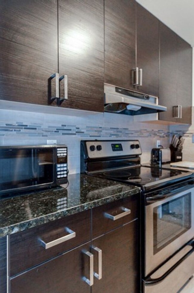 Building Photo - *Short-term Lease Opportunity!* Three Bedr...