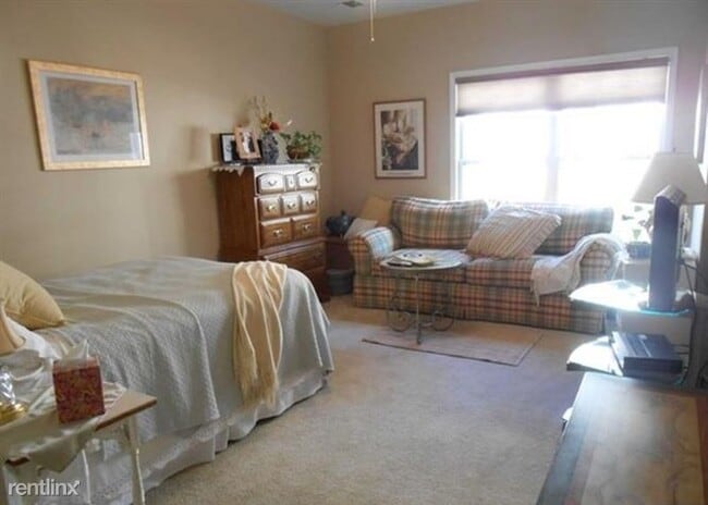 Building Photo - 2 br, 2 bath Condo - 7110 Ravenscroft Rd