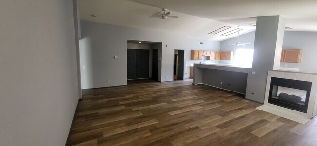 Foto del edificio - Single Story Ranch Style 3 Bedroom/2 Bath ...