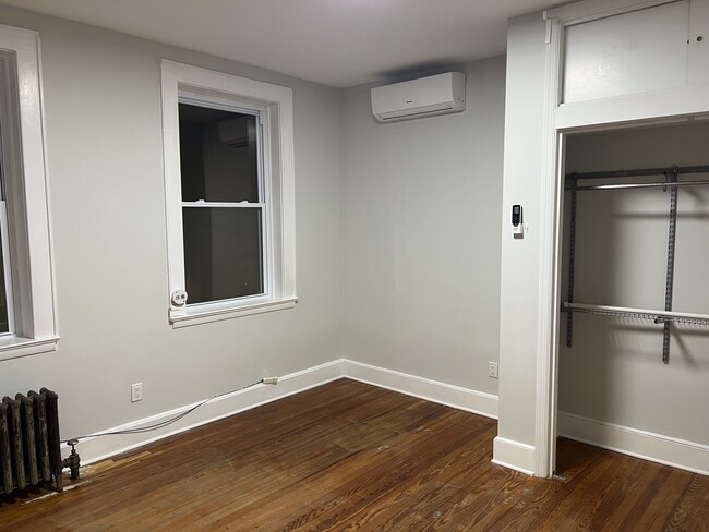 Building Photo - 40 Nichols St