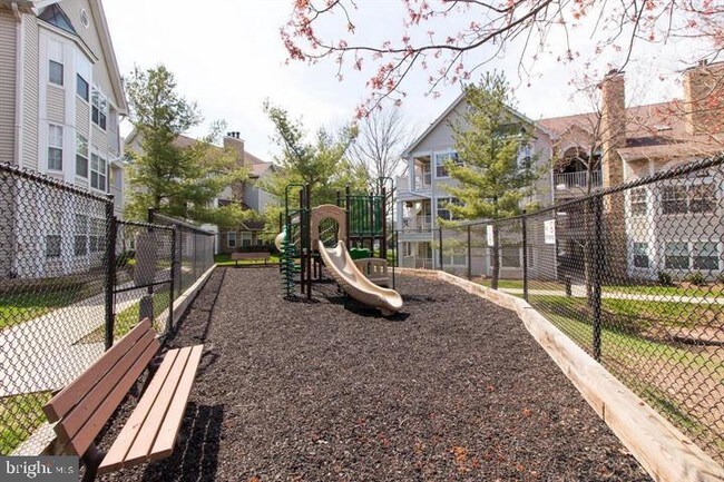 Foto del edificio - 5608 Willoughby Newton Dr