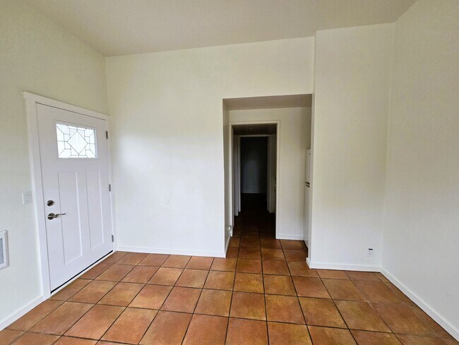 Foto del edificio - Lovely, 1BD/1BA with private entry and yar...