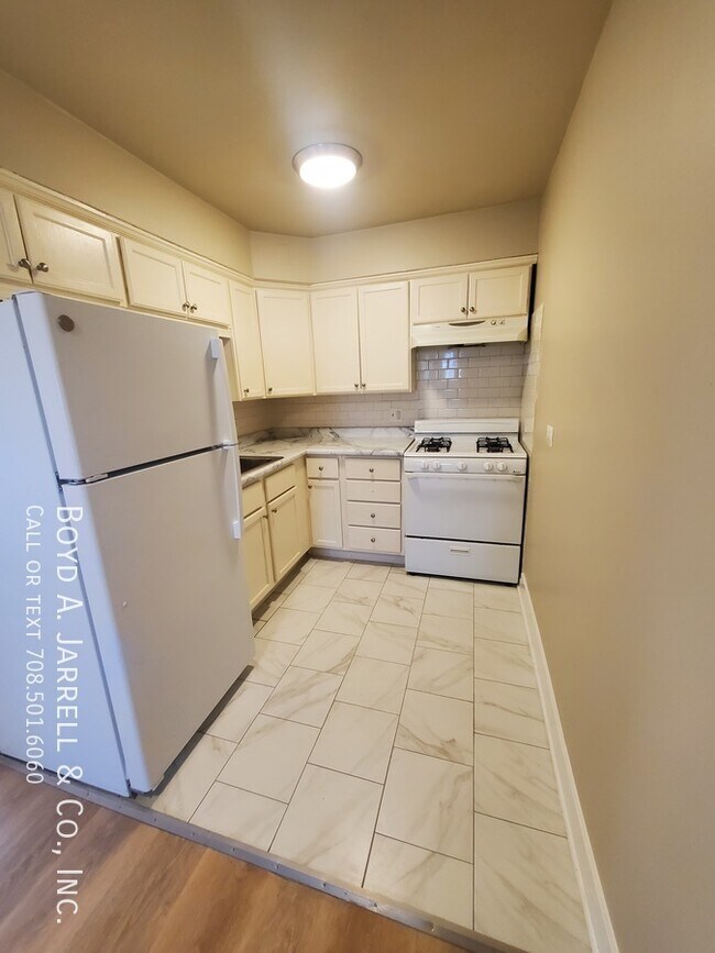 Foto del edificio - Pill Hill: 1br, owner paid heat, free parking