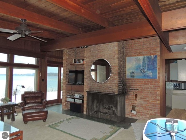 Foto del edificio - 213 S Shore Dr