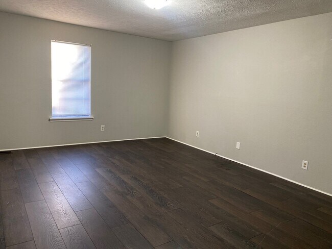 Foto del edificio - 294 Tinker Hill Cv