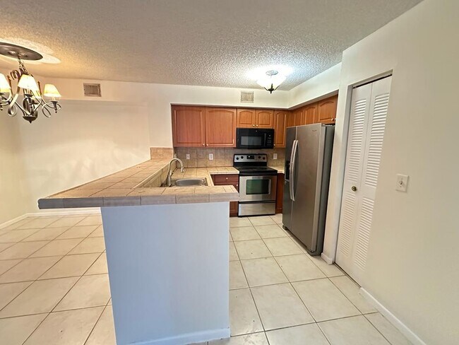 Foto del edificio - 1721 Village Blvd