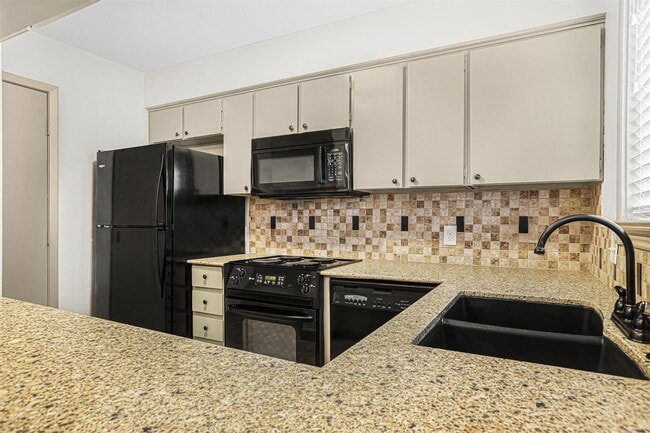 Foto del edificio - 4410 T C Jester Blvd