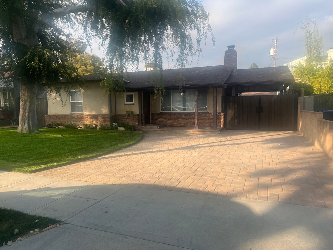 Primary Photo - Amazing Updated, Remodeled 3 Bedroom, 2 Ba...