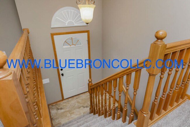 Building Photo - Check out this spacious home with thoughtf...