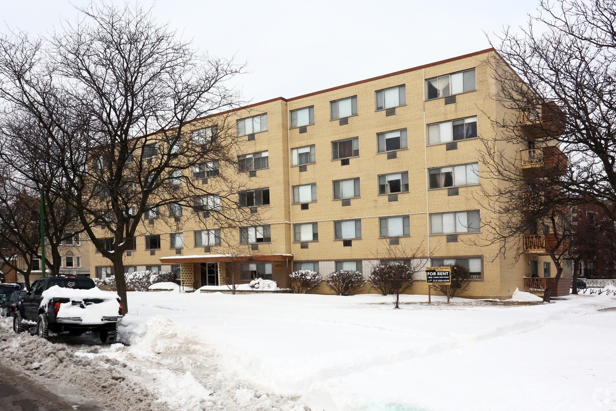 Primary Photo - 2000 W Morse Ave