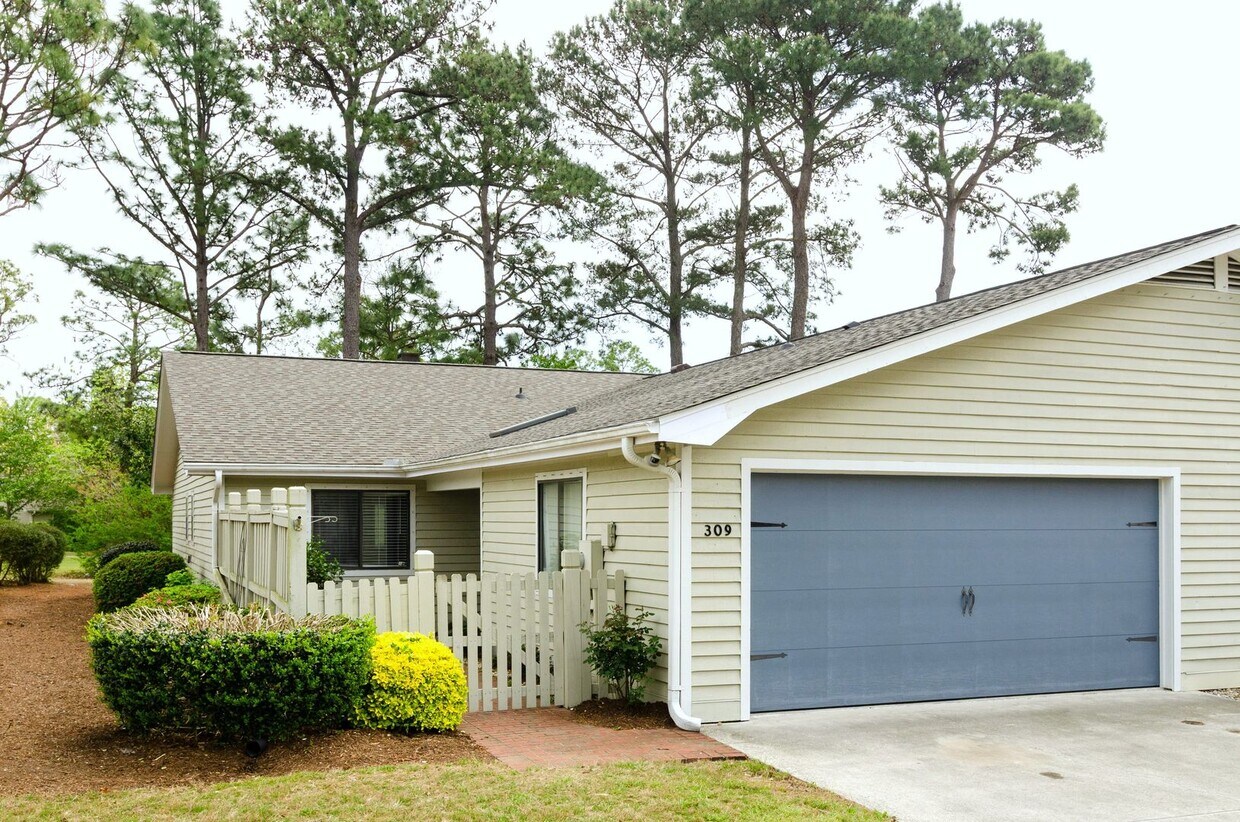 Primary Photo - 309 N Cardinal Dr