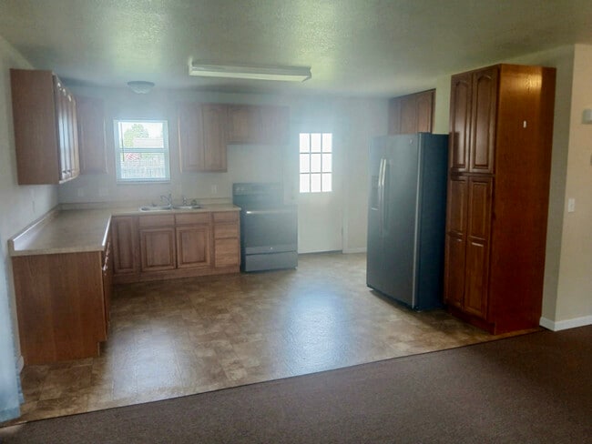 Building Photo - 822 Katherine Ave