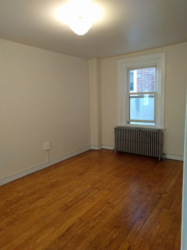 Building Photo - 510 W Walnut St