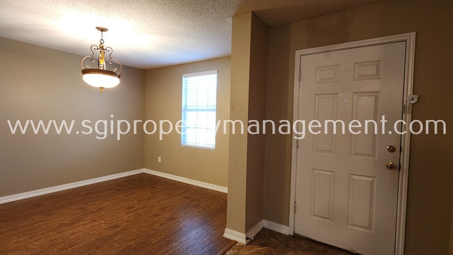 Building Photo - 2604 Bandera Pl