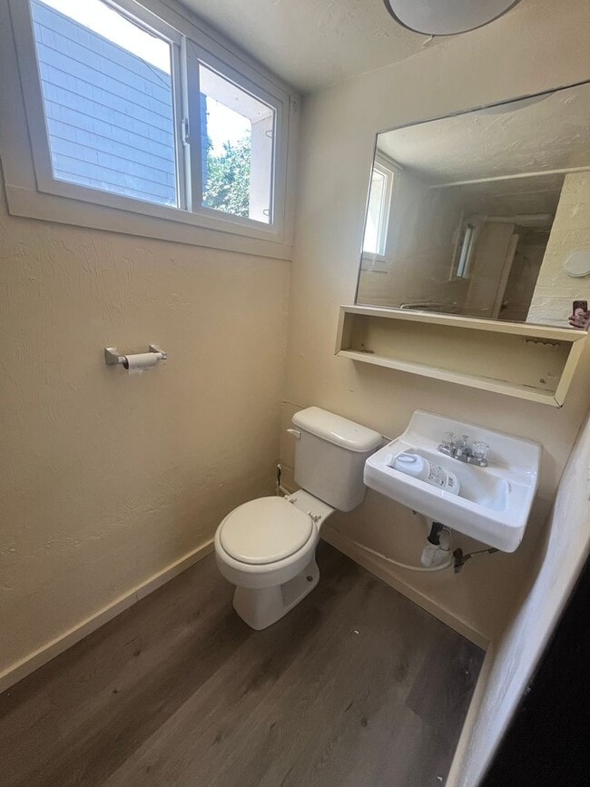 Building Photo - 1-Bedroom Apartment in downtown Eugene