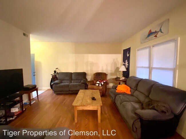 Building Photo - 2 br, 2 bath Room For Rent - 245 Willow Ct