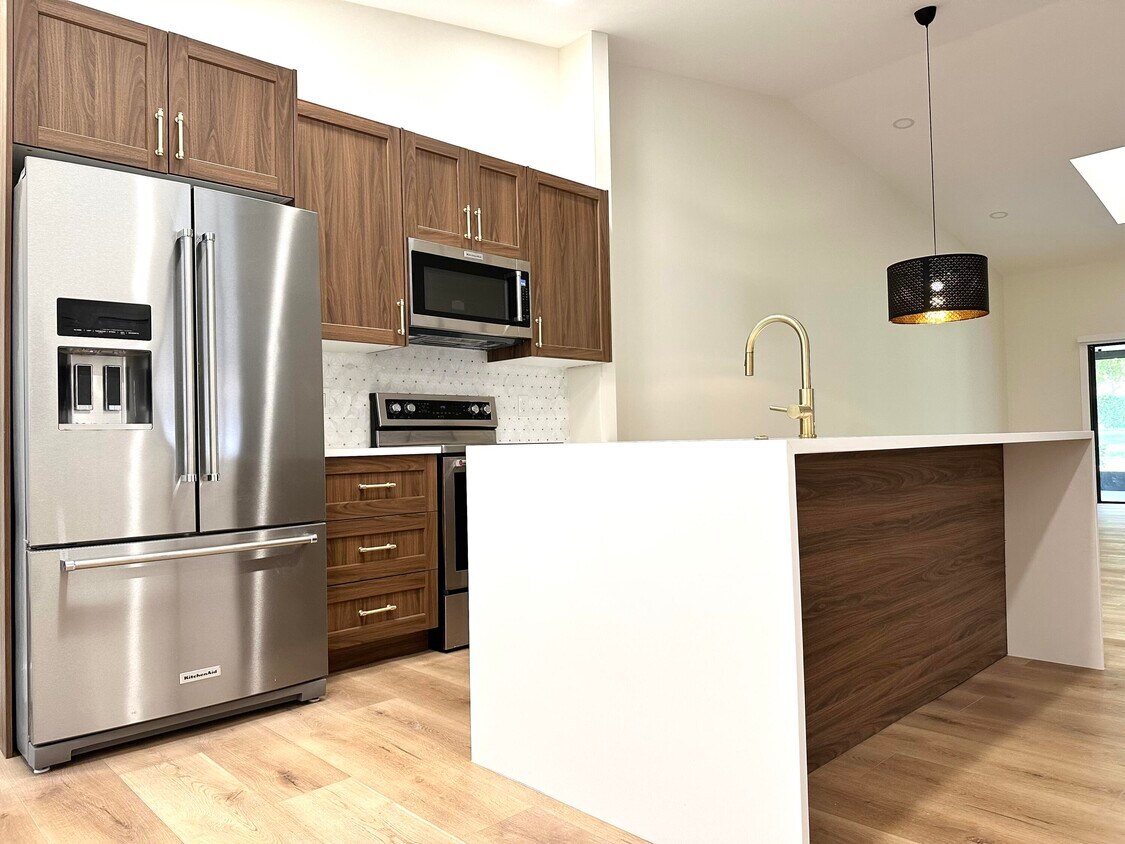 Building Photo - 6410 Royal Manor Cir
