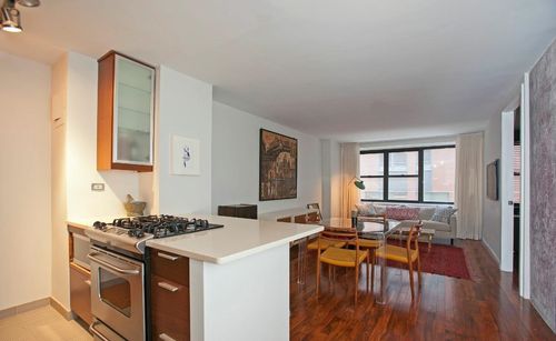 Primary Photo - 27 E 14th St