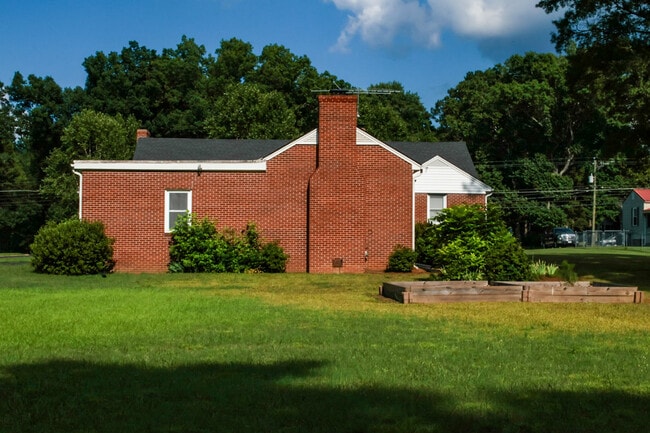 Building Photo - 2503 Nottoway Blvd