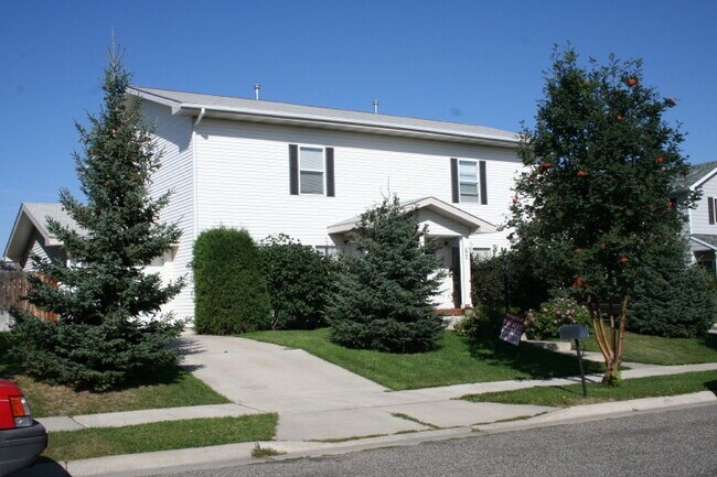 Building Photo - 305 Prairie Ave
