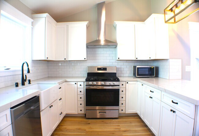 Building Photo - 2119 Andreo Ave