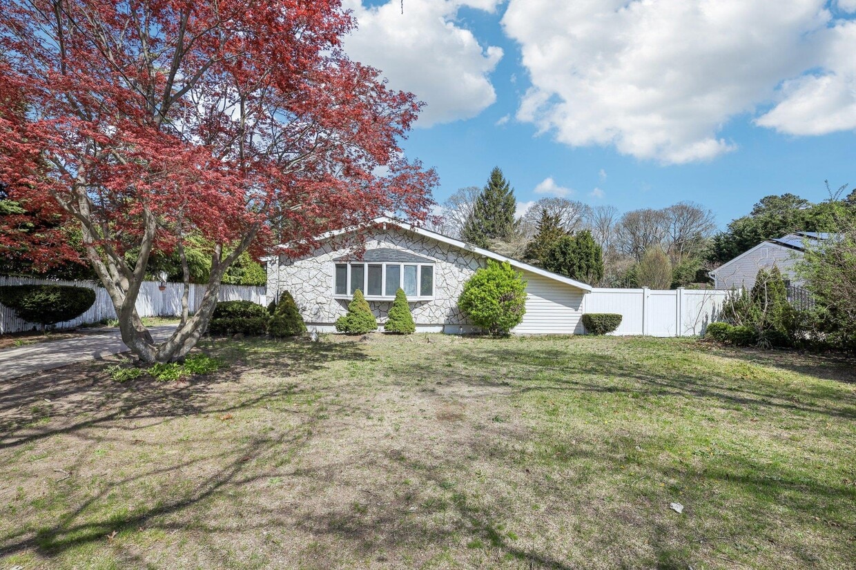 Primary Photo - 65 N Howell Ave
