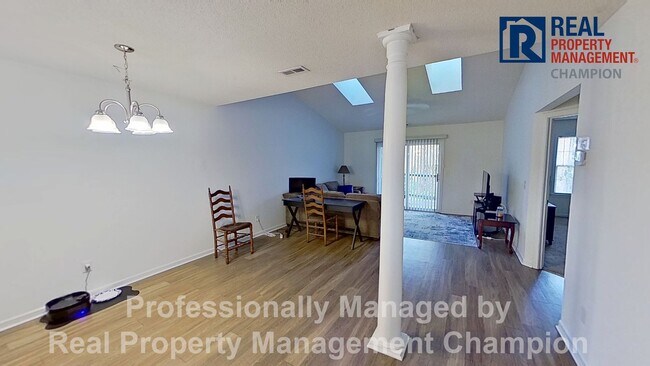 Foto del edificio - Upper Level Condo in Holton Place w/Community Pool