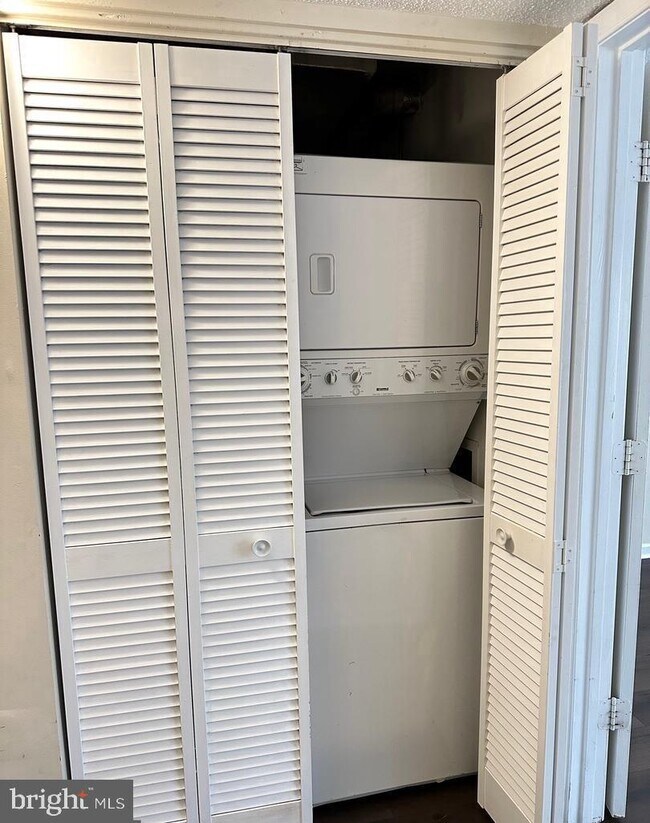 Building Photo - 15615 Easthaven Ct