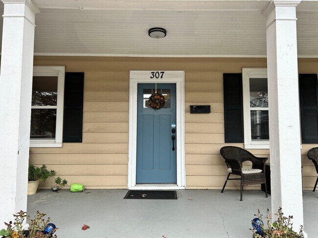 Building Photo - Stunning 4 Bedroom Home in Northside Avail...